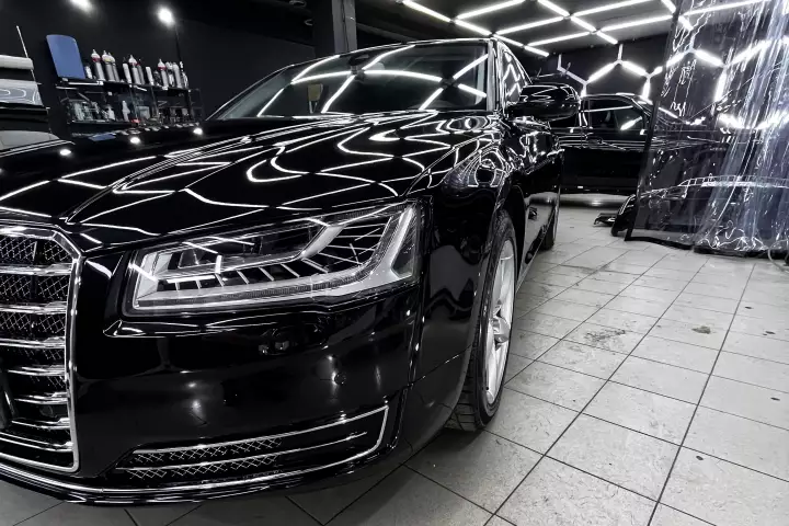 Audi A8. Полировка и керамика кузова, химчистка салона
