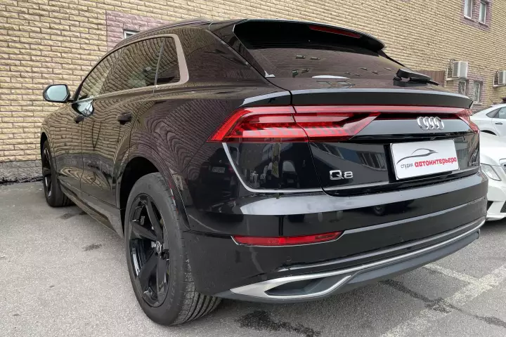 Перетяжка Audi Q8 от студии автоинтерьера Carinterier