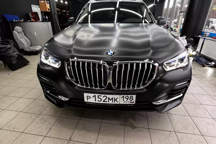 BMW X5. Оклейка кузова в защитную матовую пленку от студии автоинтерьера Carinterier