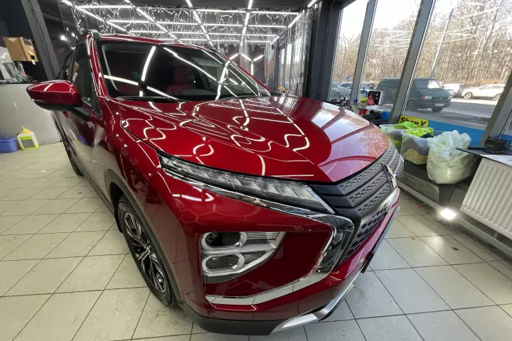 Полировка и керамика кузова Mitsubishi Eclipse Cross от студии автоинтерьера Carinterier