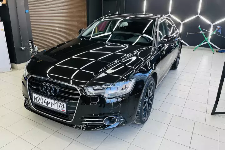 Audi A8. Полировка и керамика кузова, химчистка салона