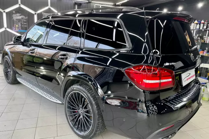 Полировка кузова Mercedes-Benz GLS в студии автоинтерьера Carinterier