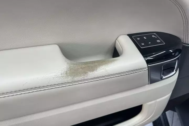 Химчистка + окрас  деталей салона Land Rover Sport от студии автоинтерьера Carinterier