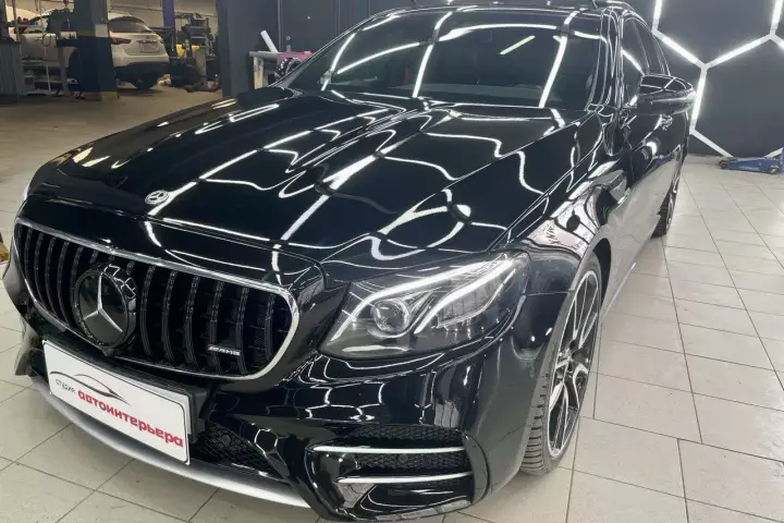 Mercedes-Benz E-class. Полировка и керамика кузова. от студии автоинтерьера  