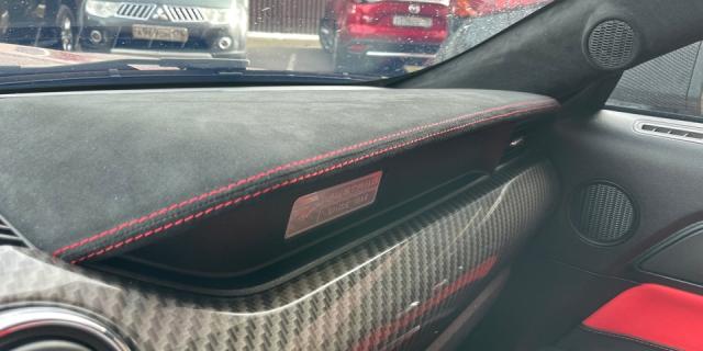 Ford Mustang. Перетяжка салона: сиденья, двери, торпедо и руль.