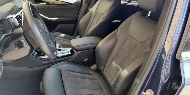 BMW X4 Перетяжка центров сидений и дверных вставок в Alcantara. Перетяжка Airbag