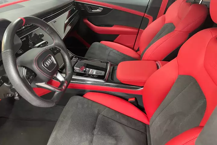 Перетяжка Audi Q8. Сиденья, торпедо, потолок, двери и тд.