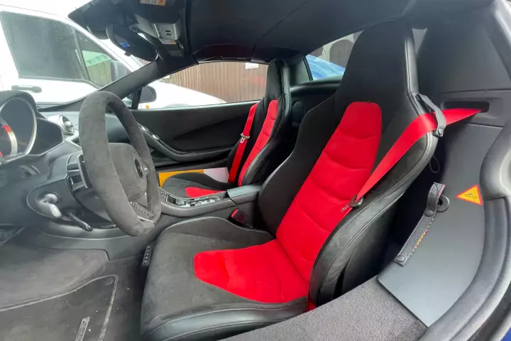 Перетяжка McLaren  от студии автоинтерьера Carinterier