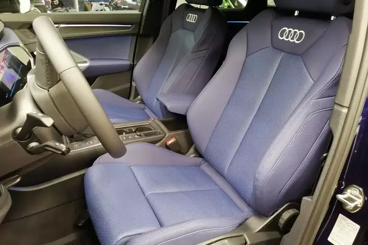 Перетяжка Audi Q3. Сиденья, торпедо,  двери и тд.