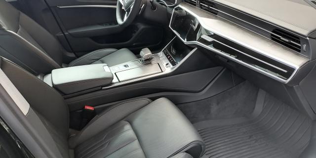 Audi A6. Перетяжка торпедо, руля, дверных подлокотников и верха дверной карты. Комплексная шумоизоляция.