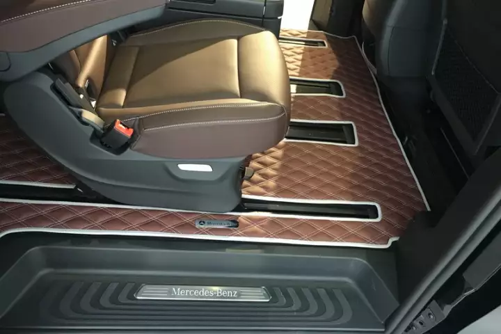 Пошив ковриков MERCEDES-BENZ V от студии автоинтерьера Carinterier