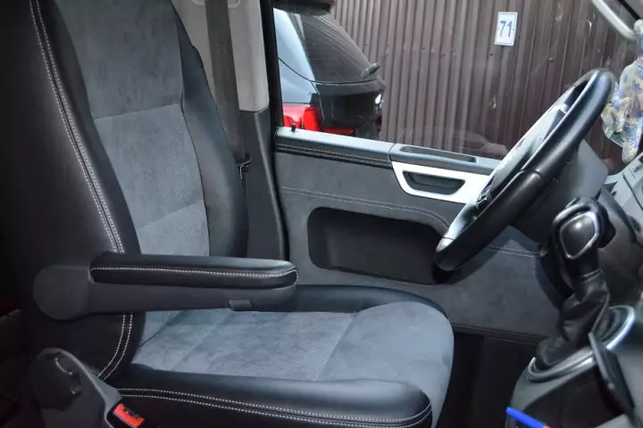 Перетяжка VW Multivan от студии автоинтерьера Carinterier