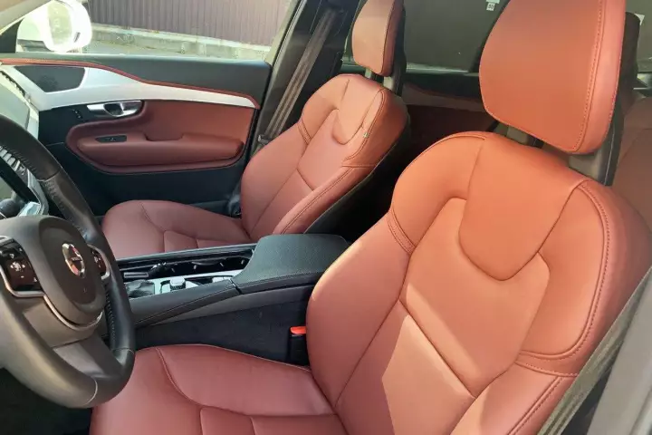 Перетяжка салона VOLVO XC90 от студии автоинтерьера Carinterier