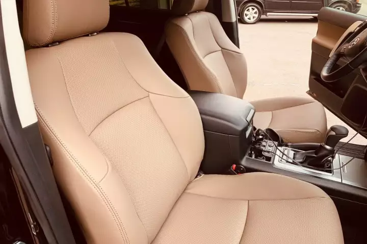 Перетяжка салона Toyota Prado 150 от студии автоинтерьера Carinterier