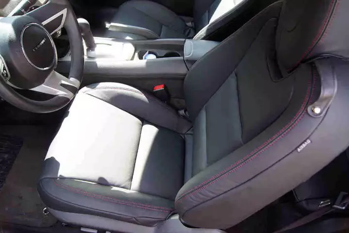 Перетяжка Chevrolet Camaro от студии автоинтерьера Carinterier