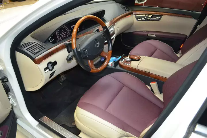 Перетяжка MERCEDES-BENZ w221 от студии автоинтерьера Carinterier