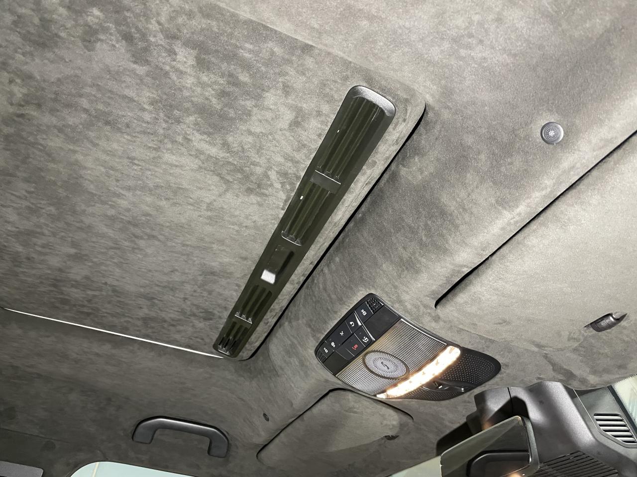 Перетяжка потолка автомобиля алькантарой